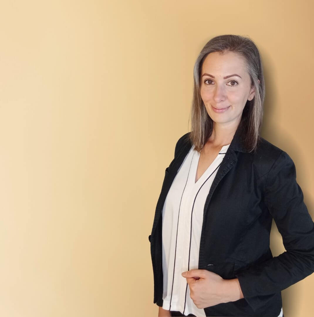 Profilkep-aranyhatterrel